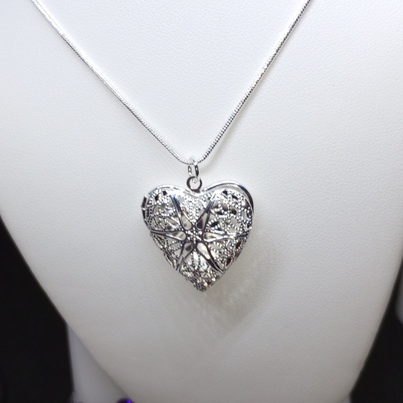 Real STUNNING 🤩 BEAUTIFUL 😍 "Hearts of Love" Locket Rope/Snake Necklace - Picture 3 of 8